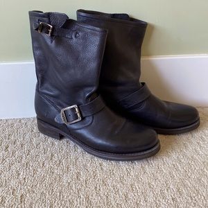Frye woman’s Veronica short womens boots 8 1/2